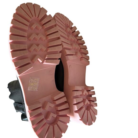 Steve Madden Black & Pink Midrise Chelsea Leather  Boots  size 7 - Picture 4 of 5